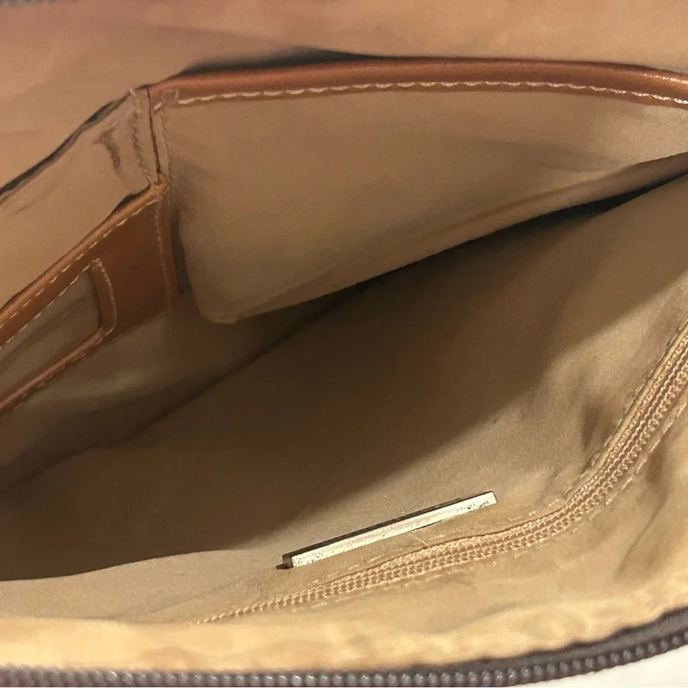 EUC Giani Bernini Block Signature Crossbody - Picture 8 of 16